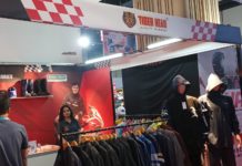Tiger Head Bawa Jas Hujan Gamis di IMHAX 2025 Tiger Head IMHAX 2025