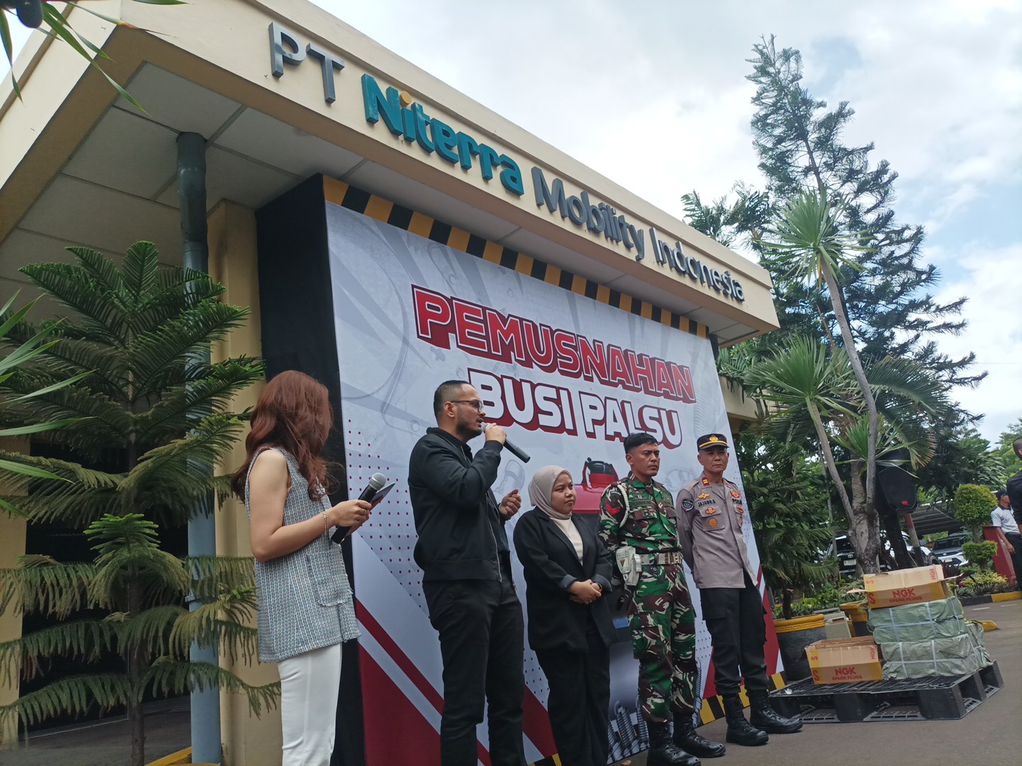 Niterra Memusnahkan NGK Palsu