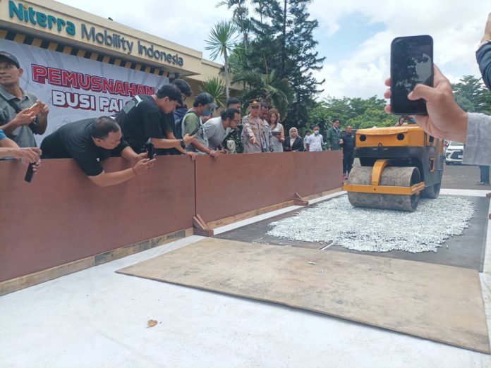 Niterra Memusnahkan NGK Palsu