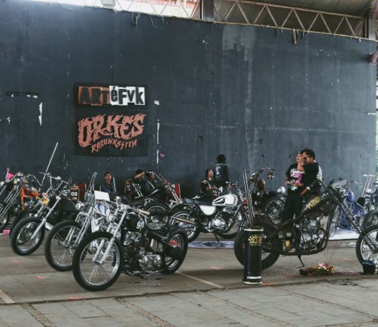 Orkes Racun Kastem Hidupkan Semangat Kustom Kulture Lewat KLASIK BERISIK di Karawang Orkes Racun Kastem Klasik Berisik