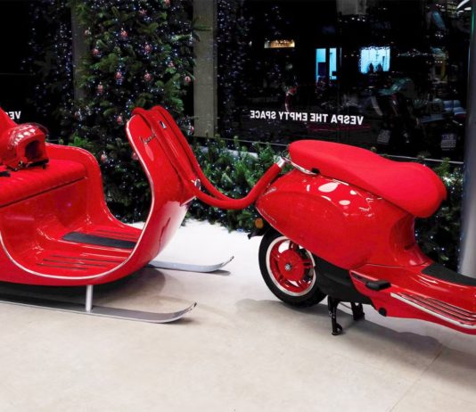 Vespa Slitta Babbo Natale, Vespa Listrik Penarik Kereta Luncur untuk Rayakan Natal Vespa Slitta Babbo Natale