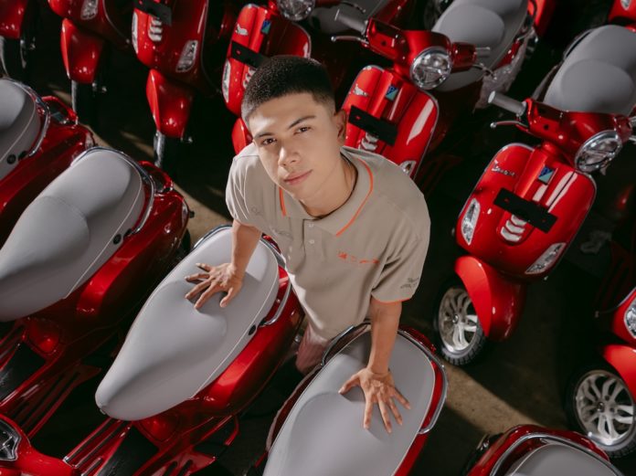 3 - Dealer Equipment Collection - Polo Shirt Dealer Equipment Collection Vespa