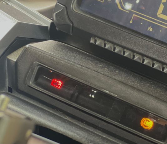 Jika Lampu Indikator Aki Menyala, ini Yang Harus Dilakukan Lampu Indikator Aki Menyala