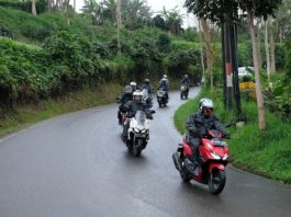 Jalan Licin Karena Hujan, Begini Berkendara dengan Aman Jalan Licin Karena Hujan