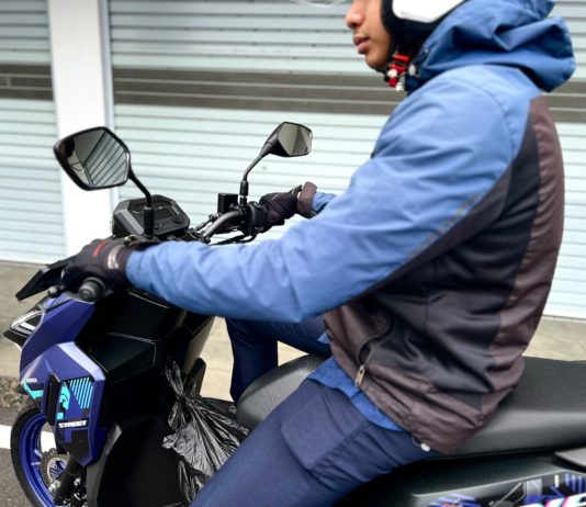 Begini Menaruh Barang di Sepeda Motor yang Aman Menaruh Barang di Motor yang Aman