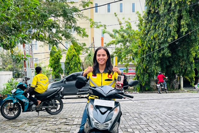 Rahel Mitra Maxim Bike