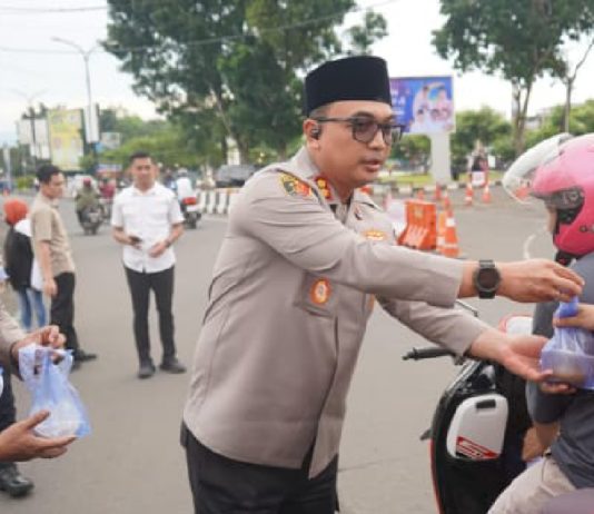 MBI Chapter Sukabumi dan Polres Sukabumi Berbagi Takjil MBI Sukabumi Berbagi Takjil