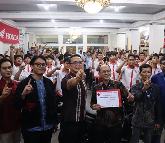Astra Honda Berbagi Ilmu Bahas Teknologi Honda Vario 125 Street di SMK Yuppentek 2 Astra Honda Berbagi Ilmu