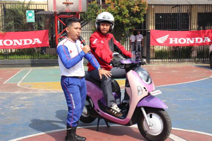 DAM_SR001 Pelajar Bermotor ke Sekolah, Punya SIM Dulu