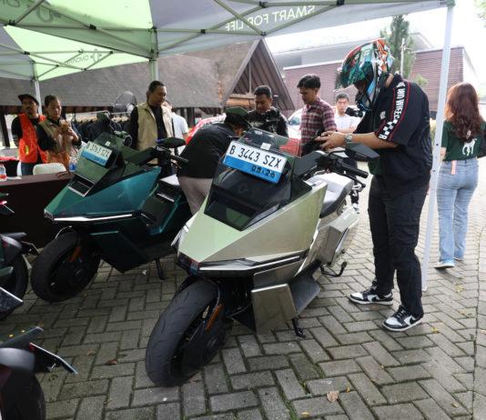 Mencoba Omoway OMO-X, Motor Listrik Canggih dengan Tenaga Buas Omoway OMO-X Test Ride
