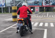 Hindari Menarik Gas Saat Menahan Motor di Tanjakan Menahan Motor di Tanjakan
