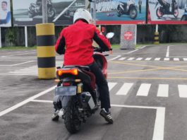 Hindari Menarik Gas Saat Menahan Motor di Tanjakan Menahan Motor di Tanjakan