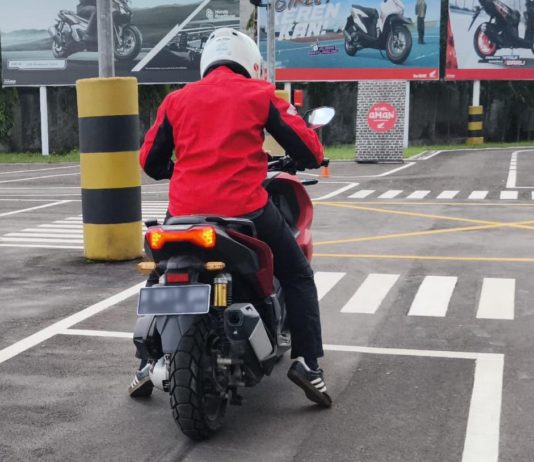 Hindari Menarik Gas Saat Menahan Motor di Tanjakan Menahan Motor di Tanjakan