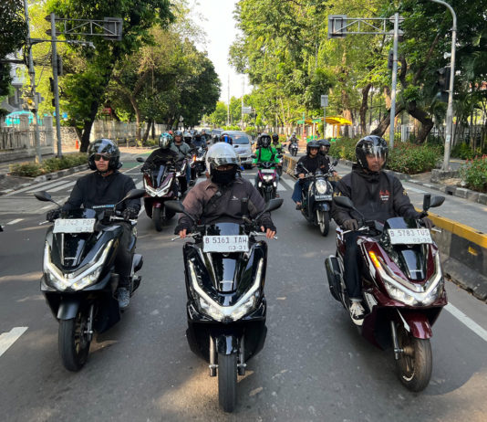 Ngaspal Sama Bapak: Kenali Fitur dan Warna Baru Honda PCX160 NGASAB Ngaspal Sama Bapak Honda PCX160