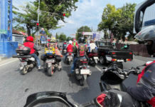 Ini Bahaya Mengikuti Ambulans Saat Berkendara Motor di Jalan Raya Ambulans Motor