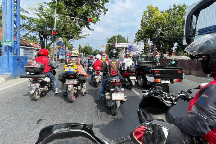 Pengendara Sepeda Motor Wajib Tertib dan Utamakan #Cari_Aman (3) Ambulans Motor