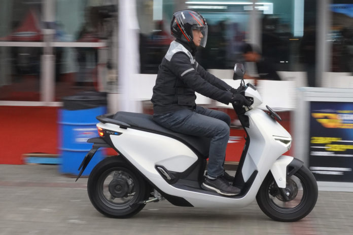 Tips Aman Menggunakan Sepeda Motor Listrik Honda Motor Listrik Honda