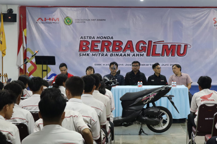 Astra Honda Berbagi Ilmu Vario 125 Street