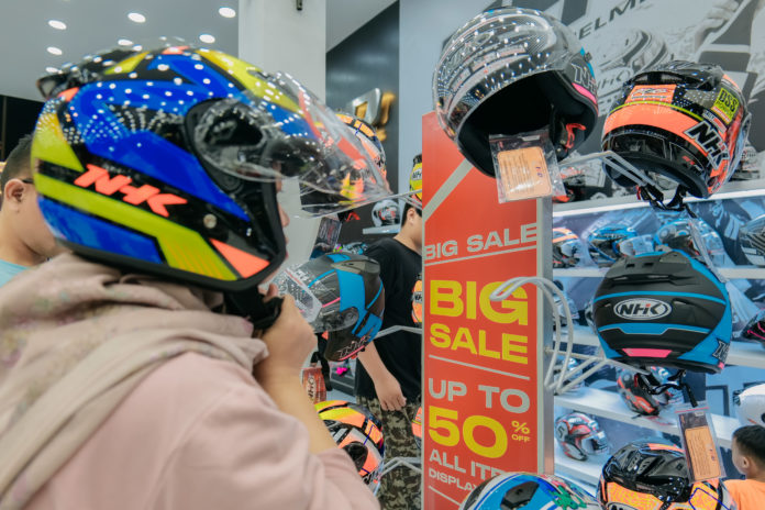 Promo Helm di JFK 2026