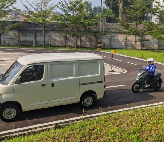 Menyalip Aman, Pastikan Memiliki Teknik yang Benar Menyalip